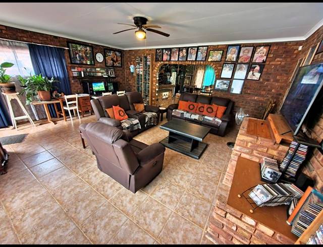 3 BEDROOM HOUSE FOR SALE IN THE ORCHARDS